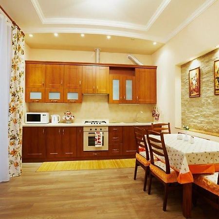 Petra Doroshenka19 Street Apartment ลวีฟ ภายนอก รูปภาพ